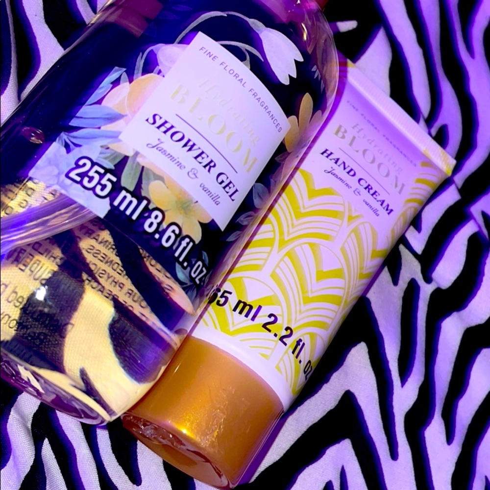 Shower gel and hand cream